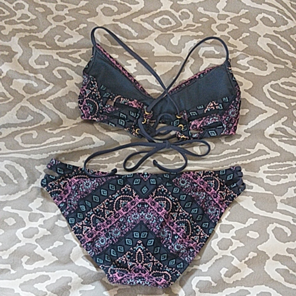 Swimsuit - Picture 4 of 7